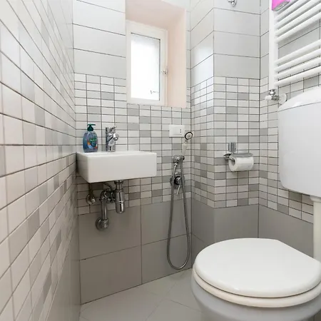 Charming 2-beds Retreat In The Center Of