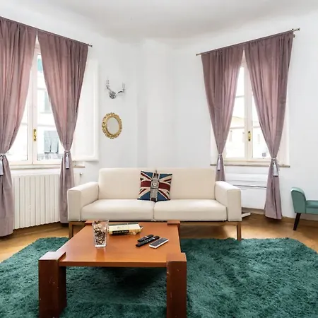 Charming 2-beds Retreat In The Center Of
