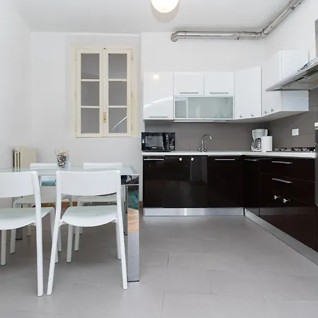 Daire Charming 2-beds Retreat In The Center Of