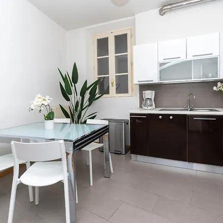 Charming 2-beds Retreat In The Center Of Daire *
